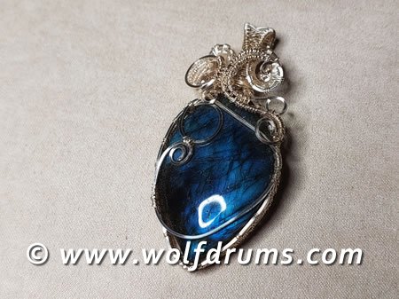 (image for) Labradorite Pendant with deep blue flash