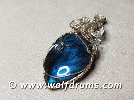 (image for) Labradorite Pendant with deep blue flash