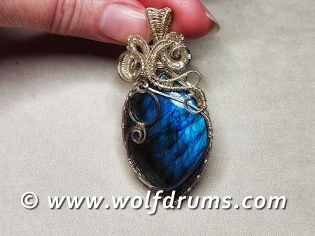 (image for) Labradorite Pendant with deep blue flash